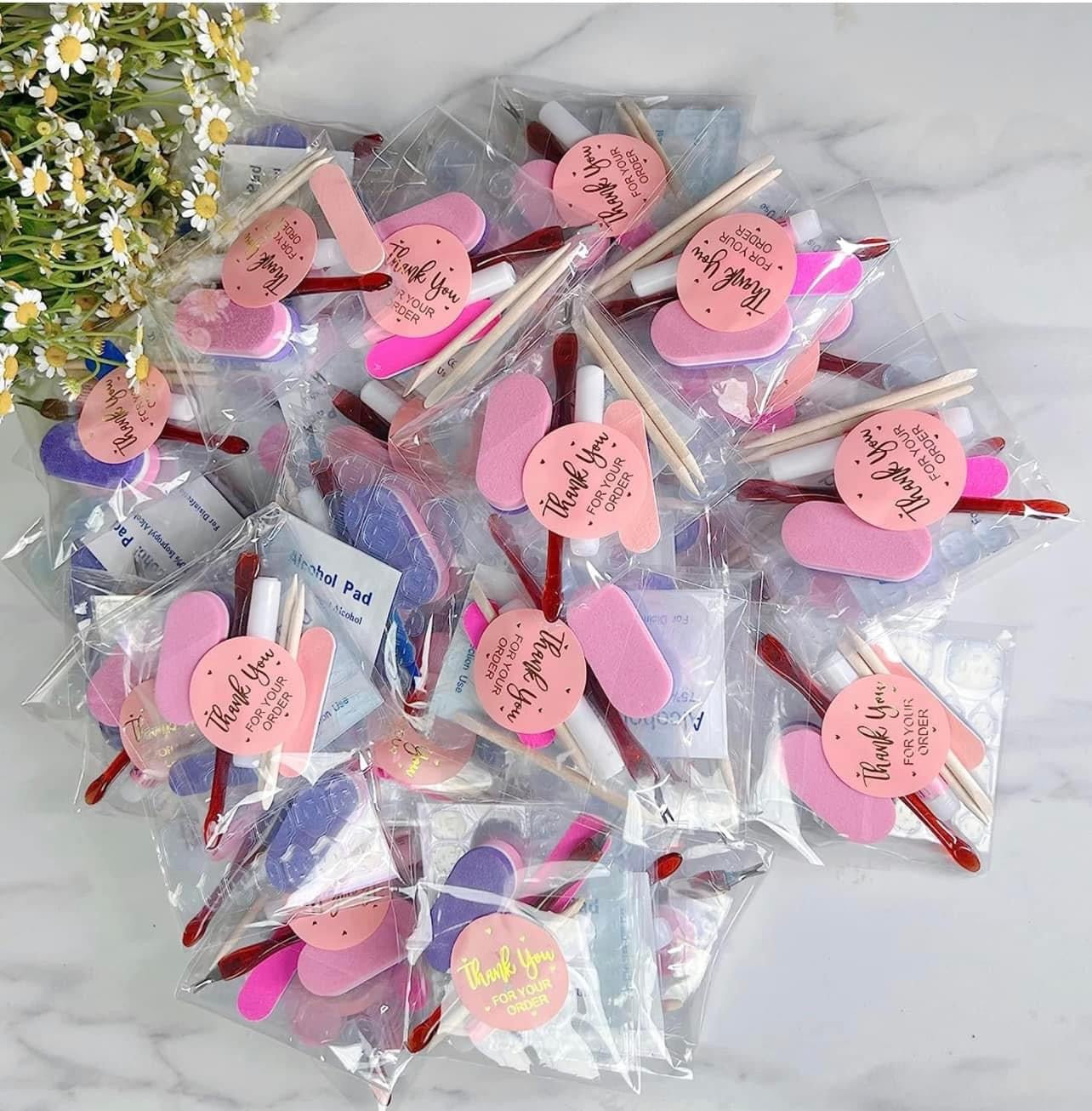 Kisses Valentineās Day Short Press On Nails