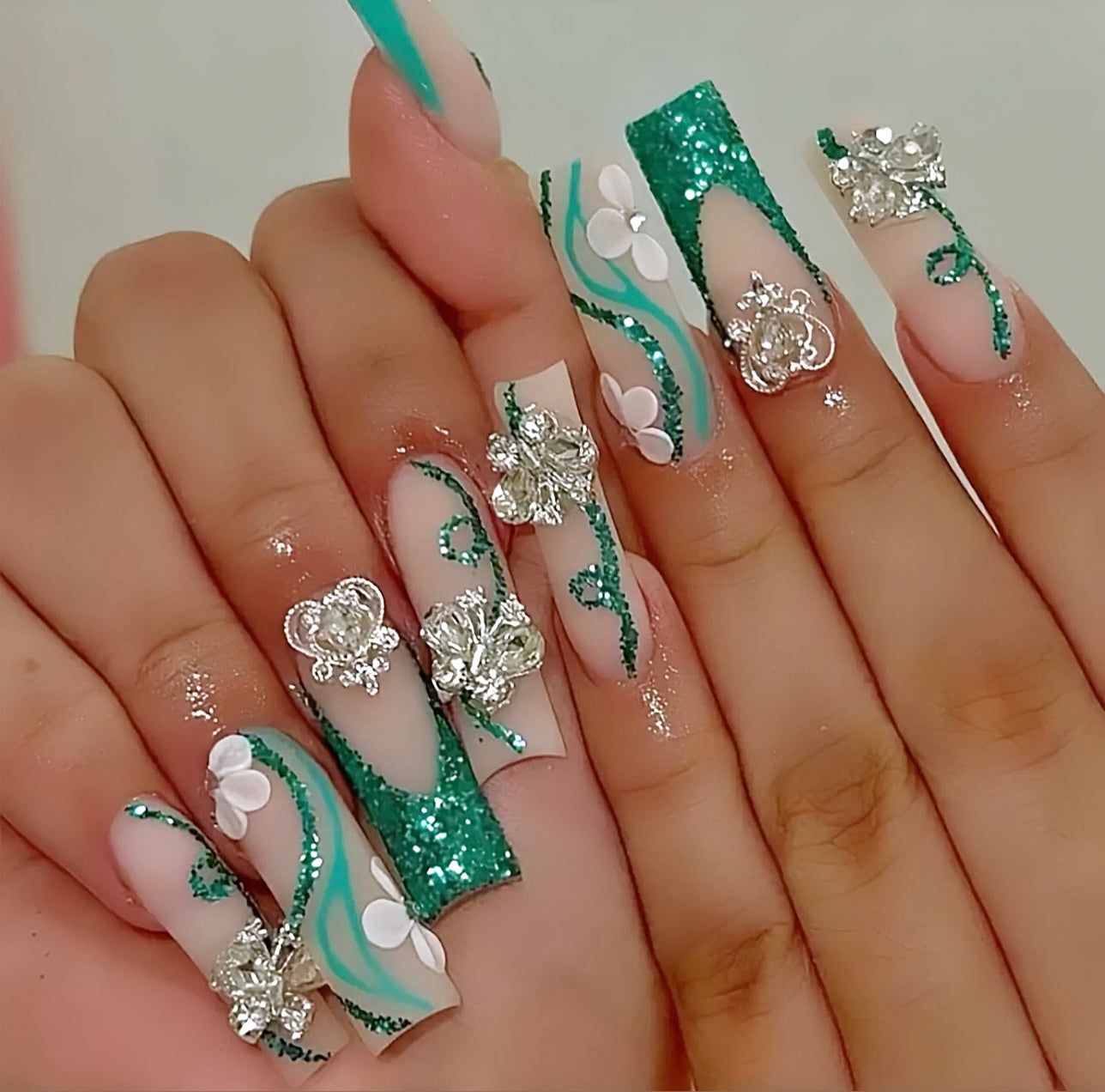 Green Sequins Flowers Long Press On Nails